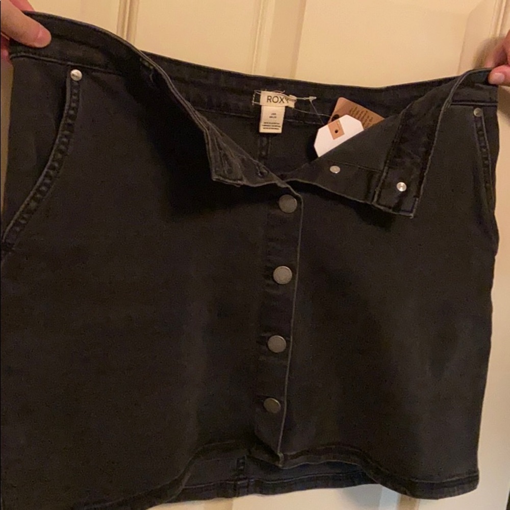 Brand new Roxy black jean skirt